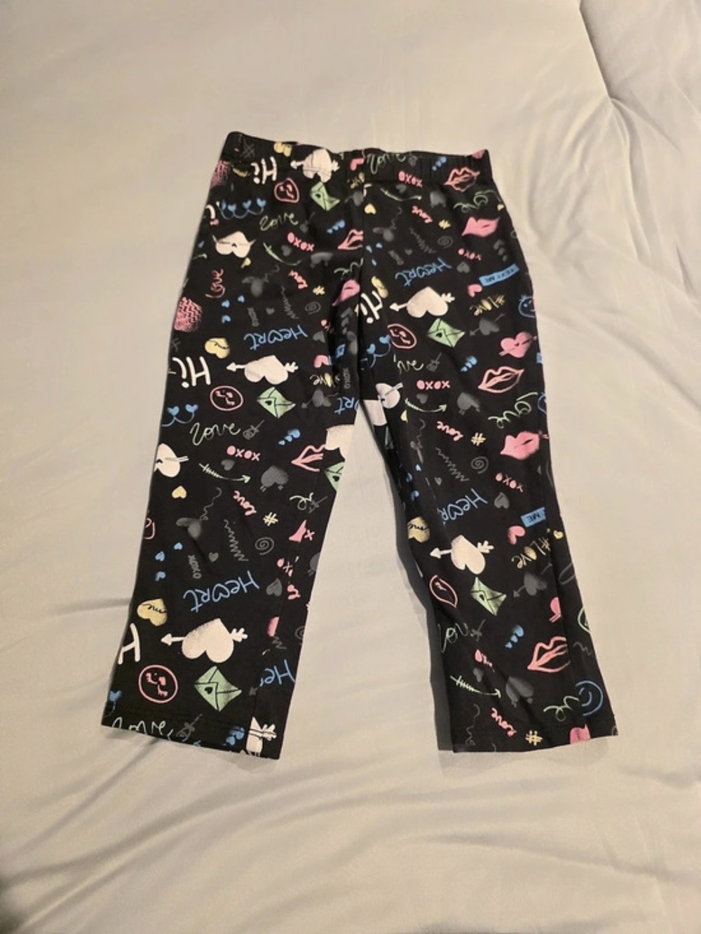 Printed Girrs Capri Leggings in Black & Pink Love Text Me Emoji